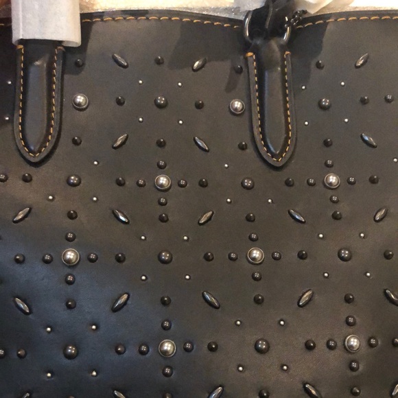 New Women's Black Dakotah Satchel - Picture 7 of 16